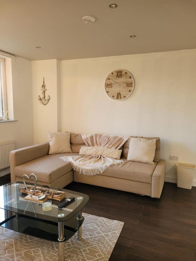 Amazing London 1 Bedroom Flat In Astral House As18 Norbury  Экстерьер фото