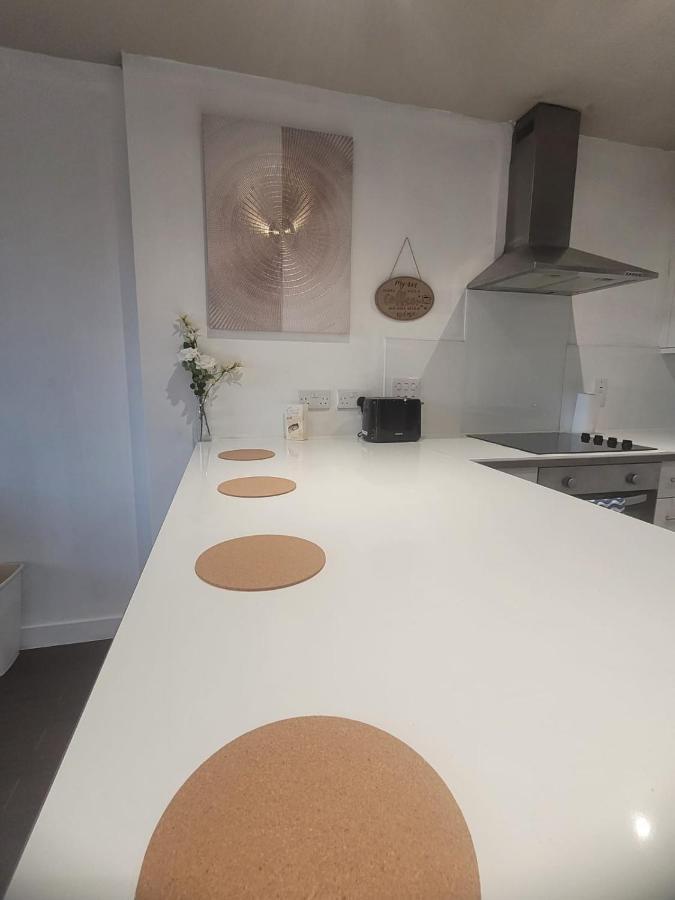 Amazing London 1 Bedroom Flat In Astral House As18 Norbury  Экстерьер фото