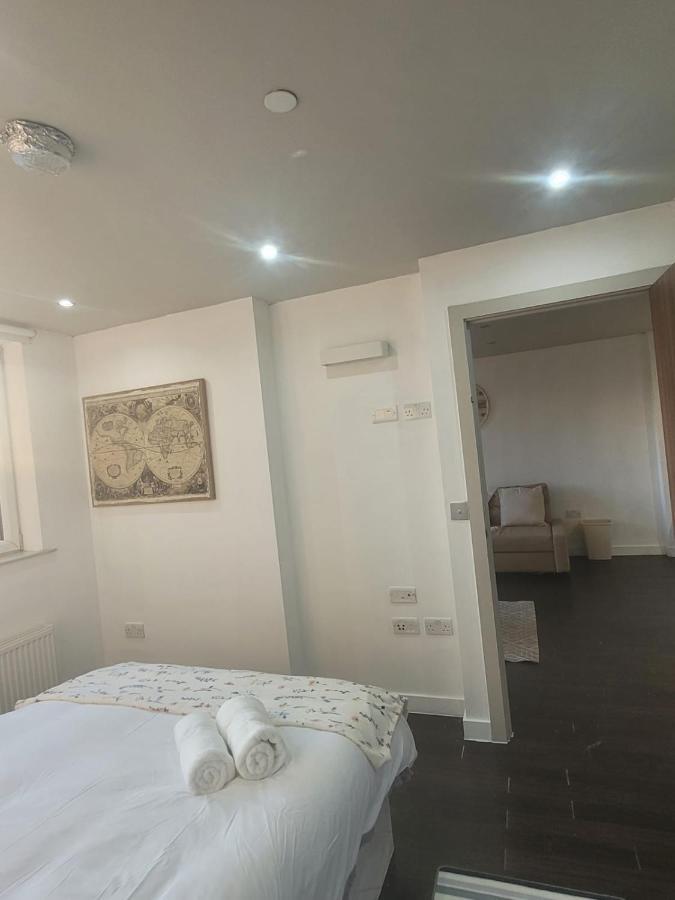 Amazing London 1 Bedroom Flat In Astral House As18 Norbury  Экстерьер фото