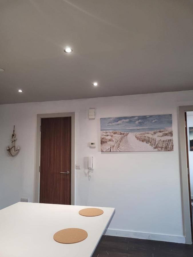 Amazing London 1 Bedroom Flat In Astral House As18 Norbury  Экстерьер фото