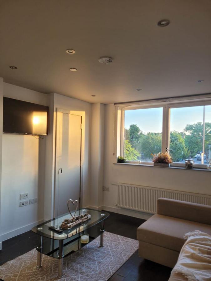 Amazing London 1 Bedroom Flat In Astral House As18 Norbury  Экстерьер фото
