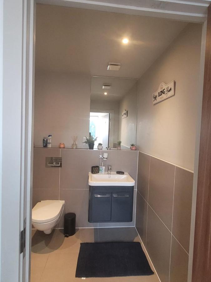 Amazing London 1 Bedroom Flat In Astral House As18 Norbury  Экстерьер фото