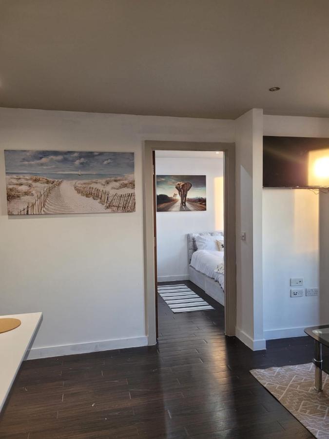 Amazing London 1 Bedroom Flat In Astral House As18 Norbury  Экстерьер фото